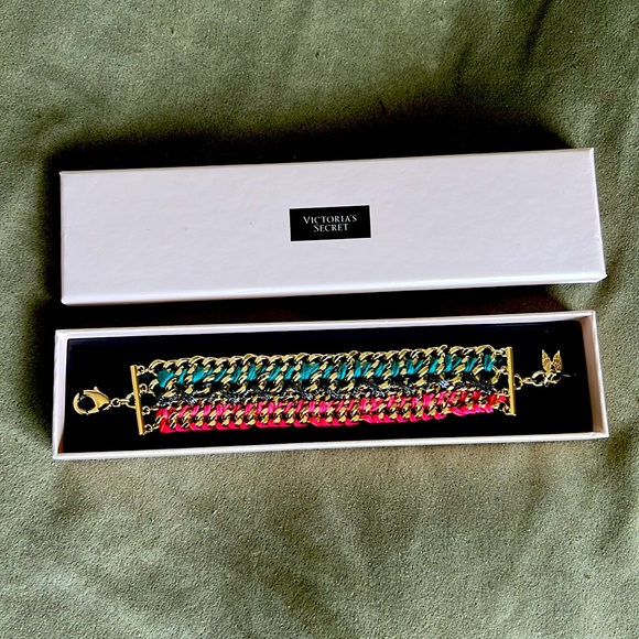 NIB Victoria's Secret Bracelet - Picture 1 of 4